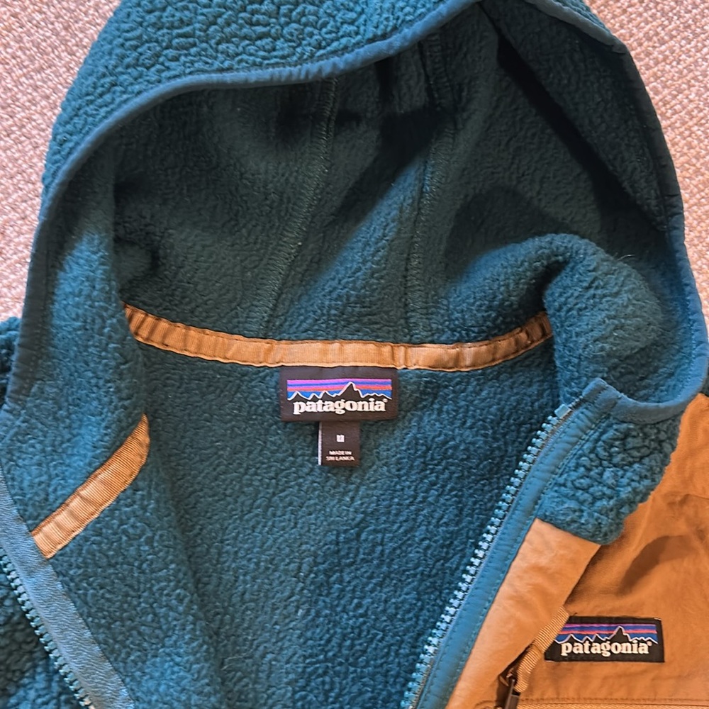 Patagonia fleece hoodie - size M - Picture 3 of 5